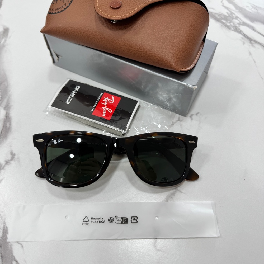 NEW Ray-Ban Wayfarer Unisex Sunglasses - Picture 4 of 10